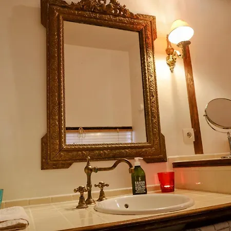 Montmartre Soulful Apartment Paris