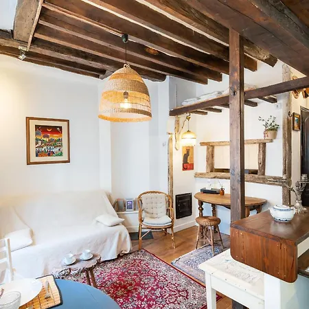 Montmartre Soulful Apartment Paris